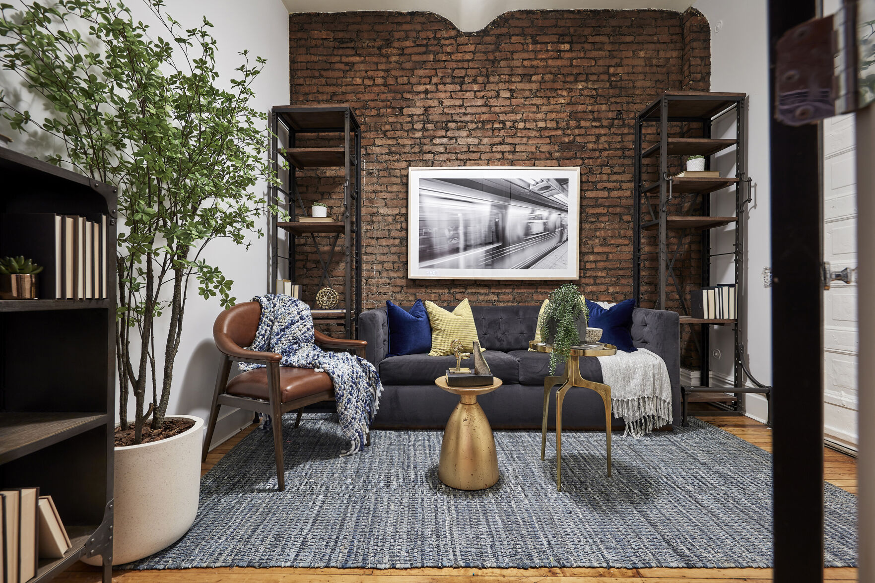 ATHOME-INTERIORS-BRICK-WALLS-9-MCT